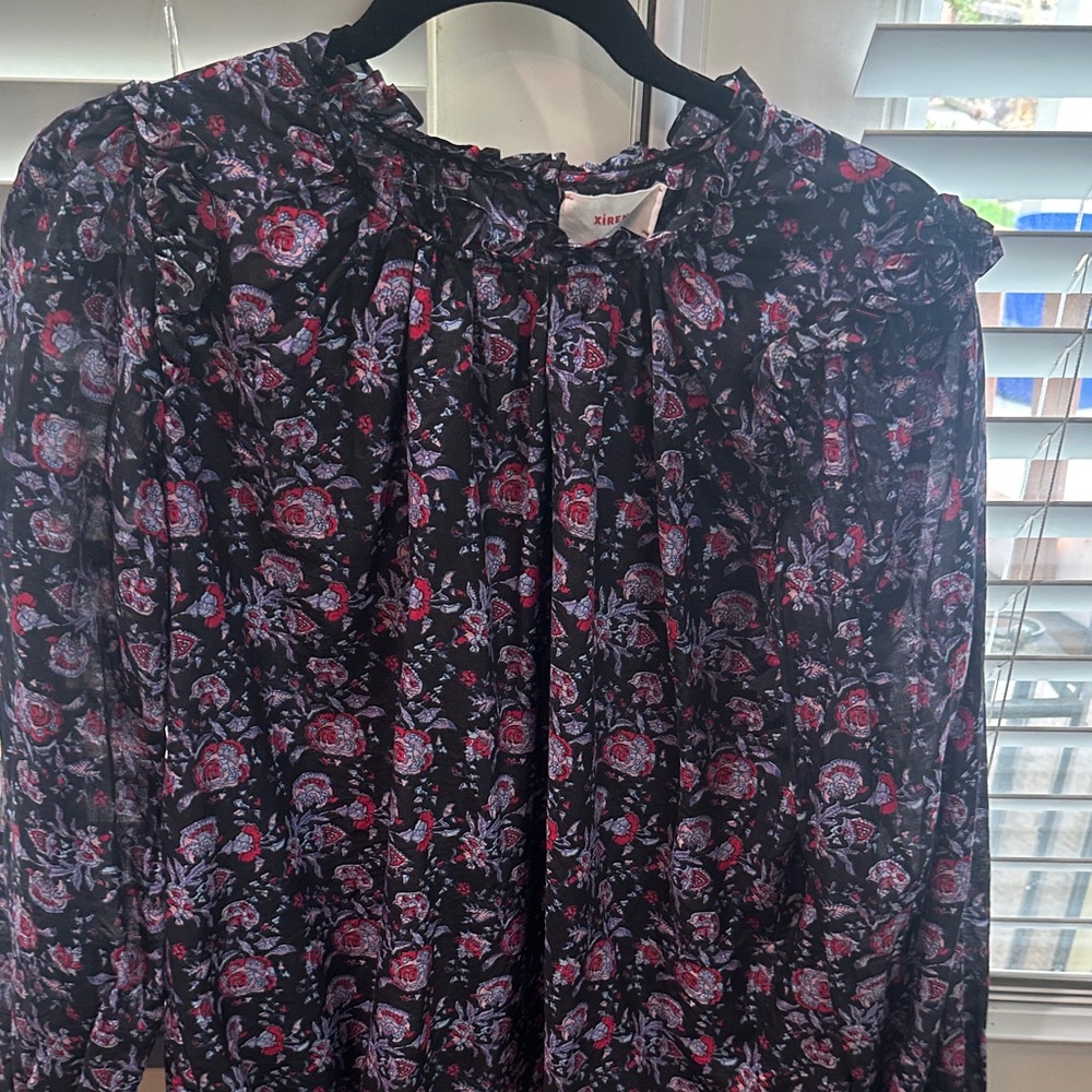 Xirena floral ruffle shoulder detail blouse. Size M.